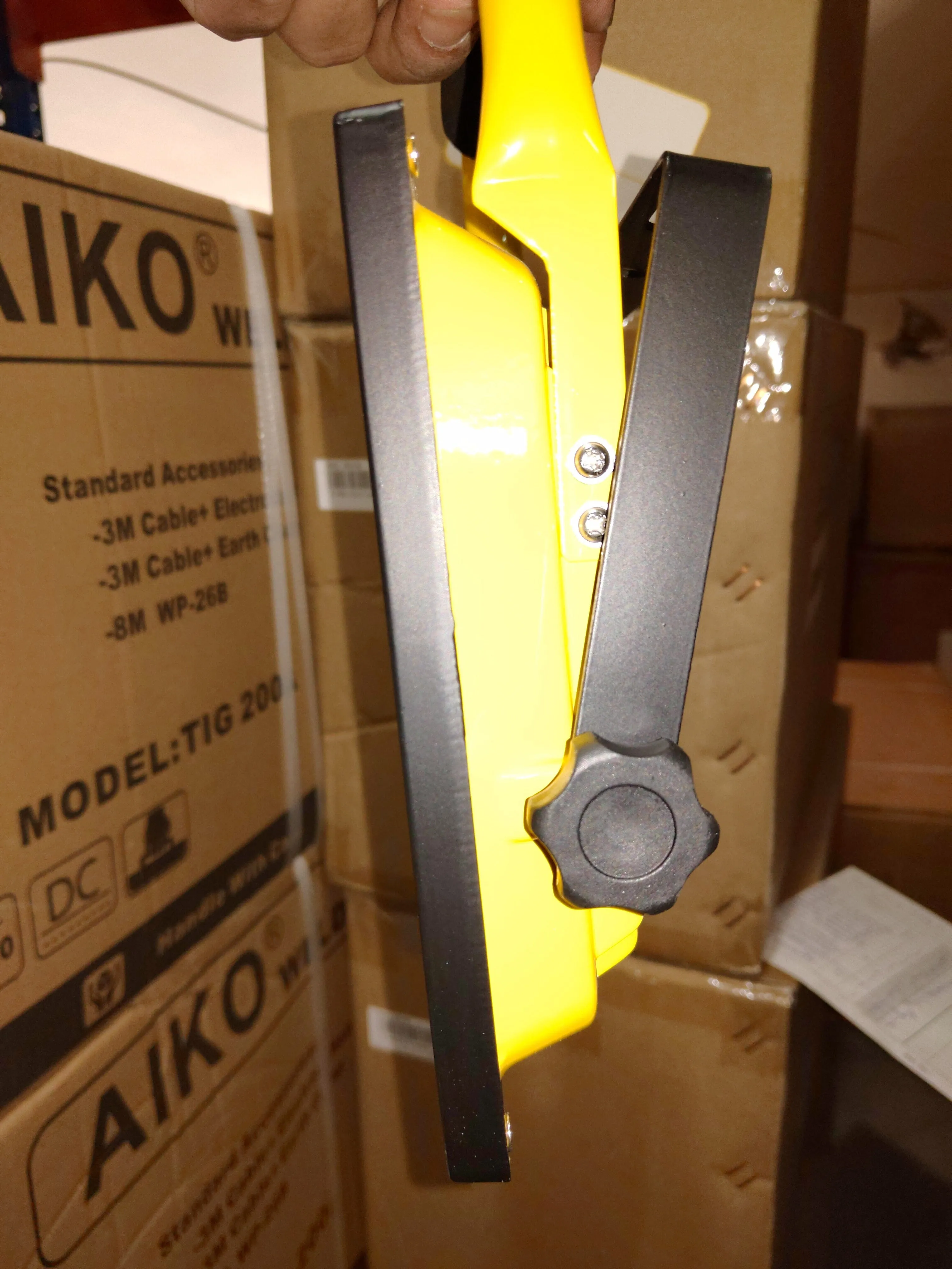 Aiko 20W LED Rechargeable Sport Lamp Flood Light | Model: LED-GYRLF20A2