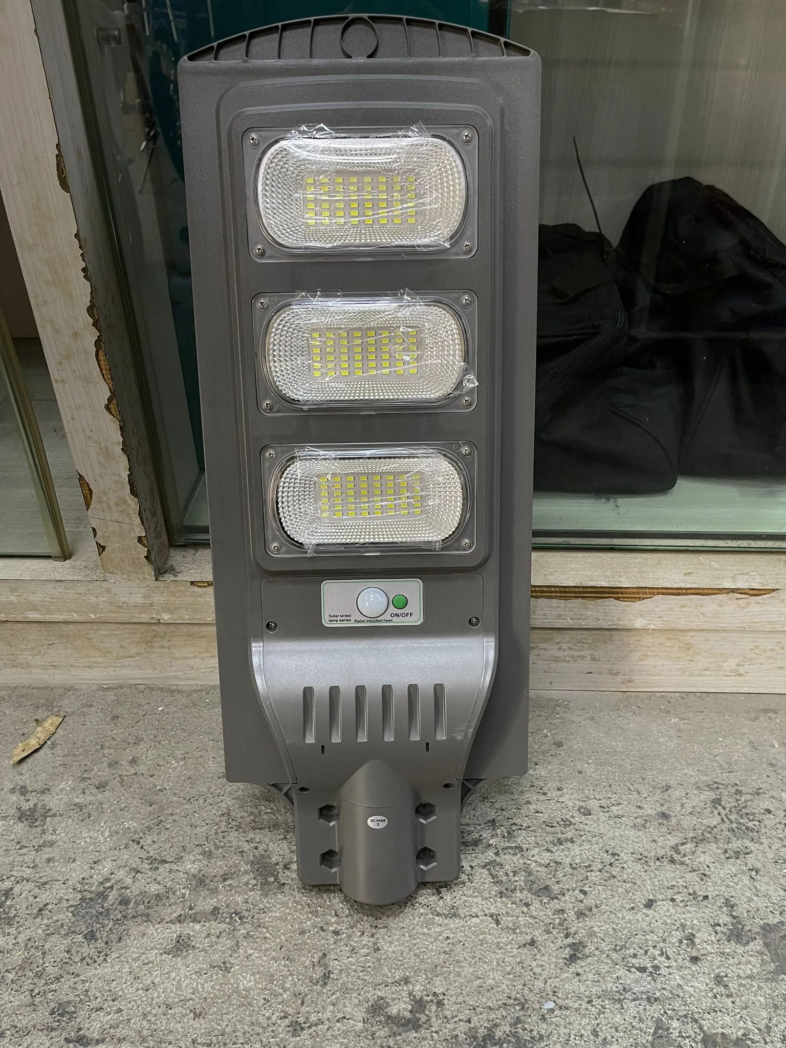 Aiko 90W Led Solar Lamp | Model : LED-GYSSLB90W