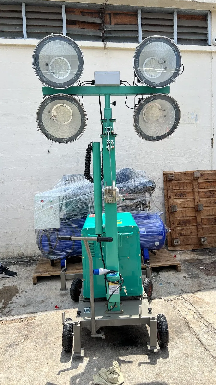 Aiko Tower Light Come with 5KW Generator With Round LED 200Wx4 | Model : CNZM-12-2004