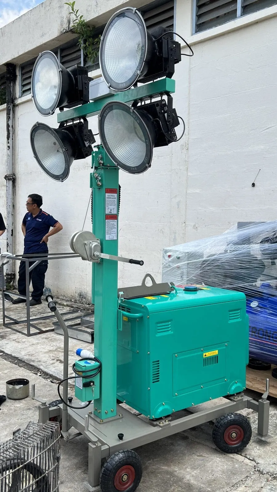 Aiko Tower Light Come with 5KW Generator With Round LED 200Wx4 | Model : CNZM-12-2004