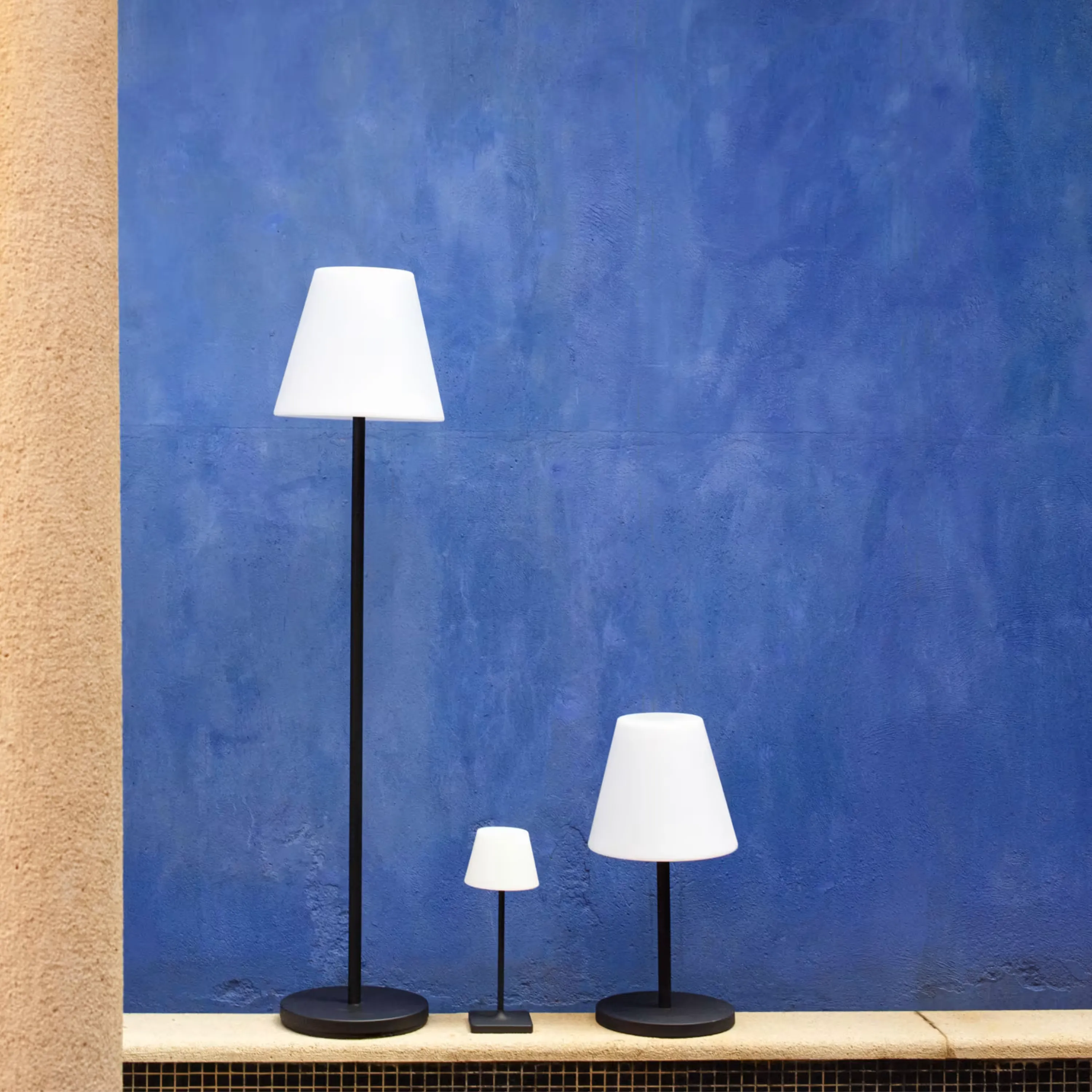 Amaray Outdoor Table Lamp - Black