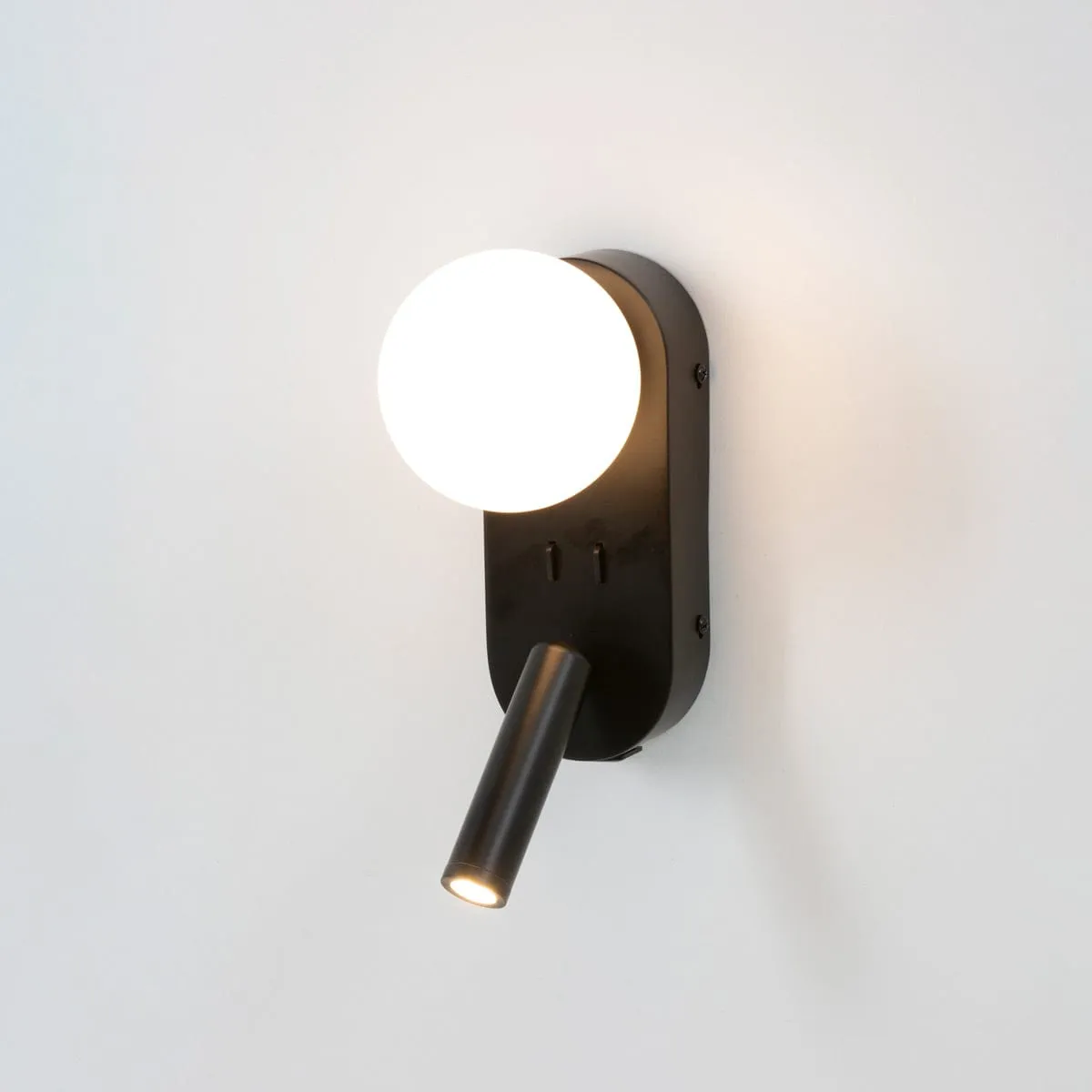 BENETI WALL LIGHT WITH YOSH GLASS