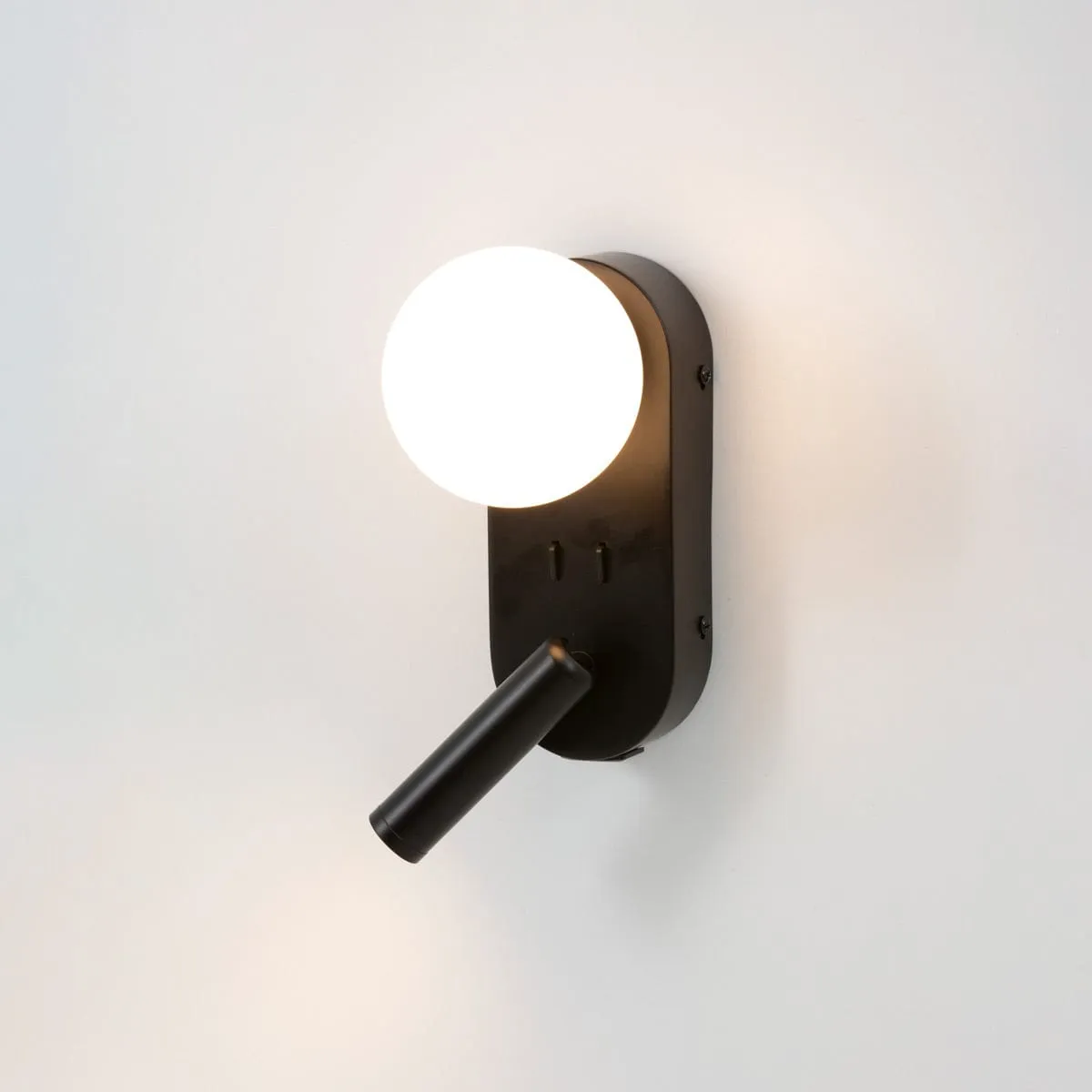 BENETI WALL LIGHT WITH YOSH GLASS