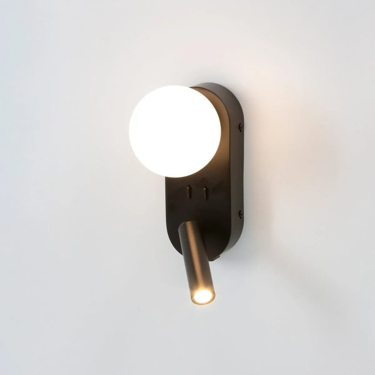 BENETI WALL LIGHT WITH YOSH GLASS