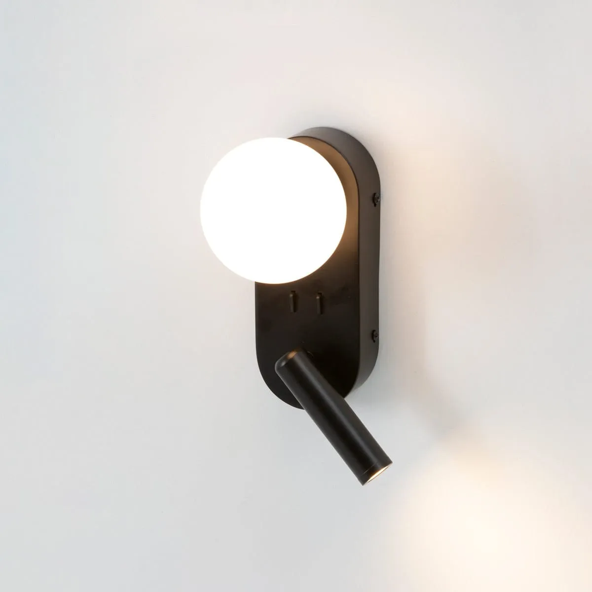 BENETI WALL LIGHT WITH YOSH GLASS