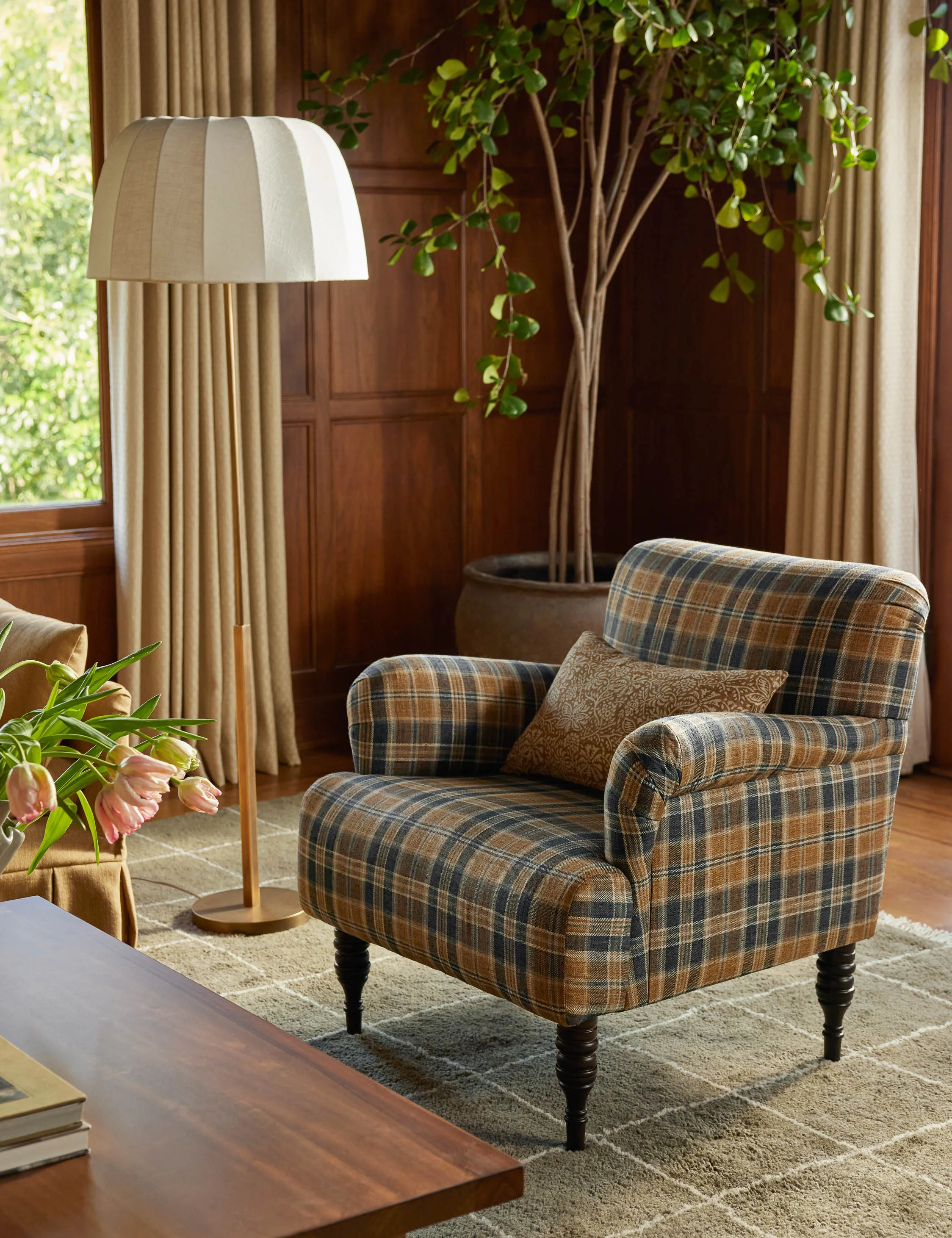 Ebele Floor Lamp